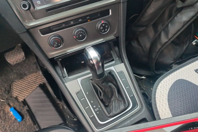 Volkswagen Golf 2016 car image #18