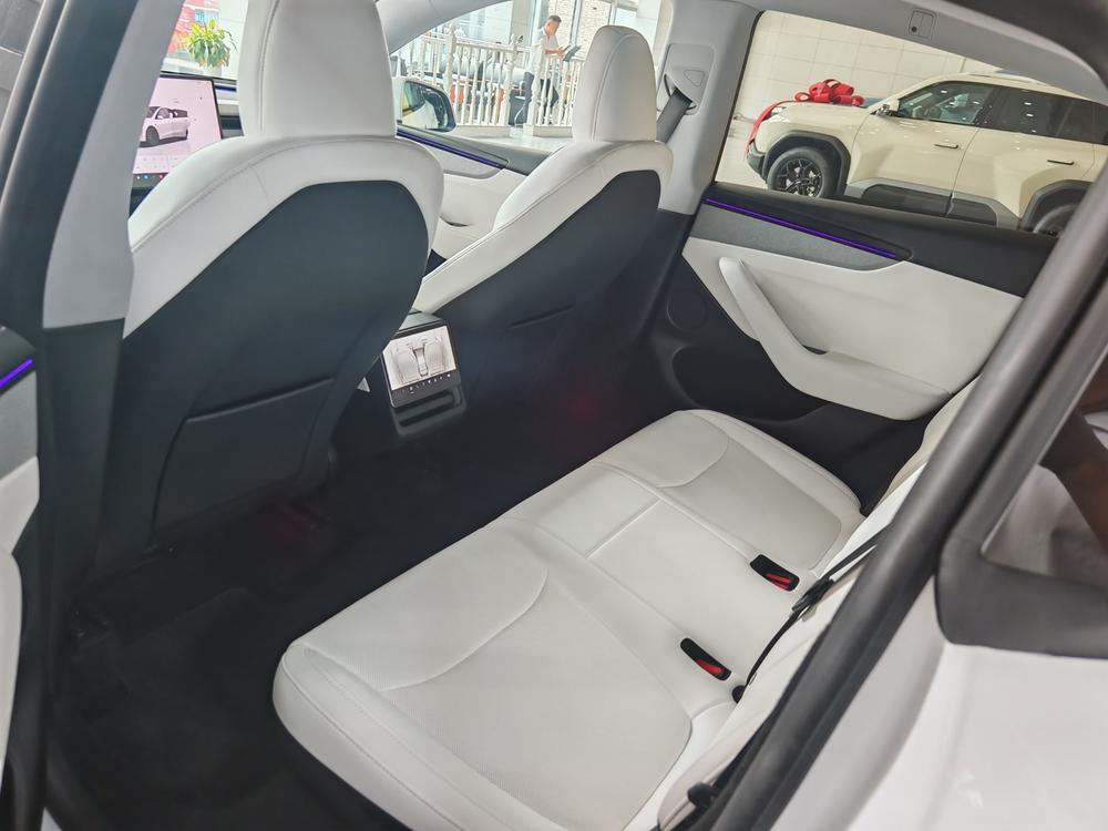 Tesla Model Y 2025 #10 Tesla Model Y 2025 immagine di auto #10