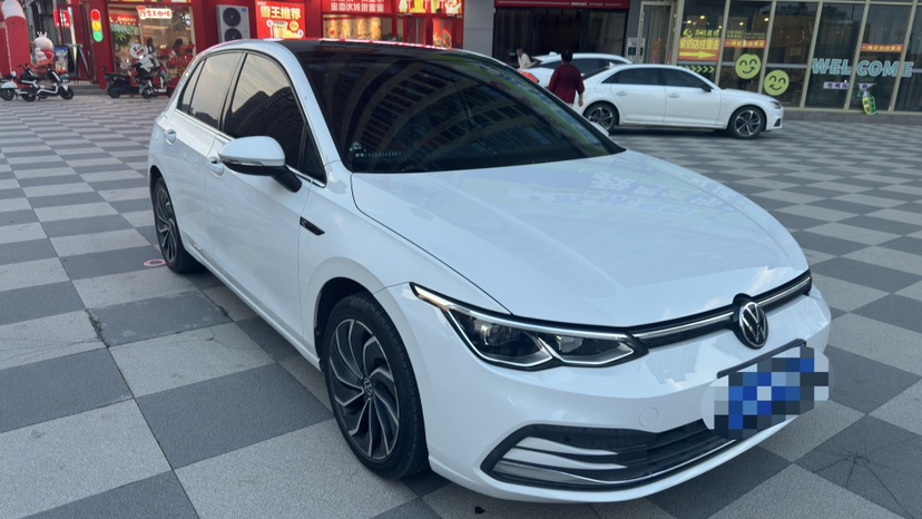 Volkswagen Golf 2021 car image #3