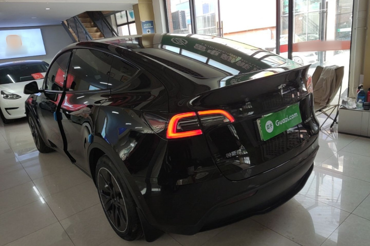 Tesla Model Y 2021 #5 Tesla Model Y 2021 car image #5