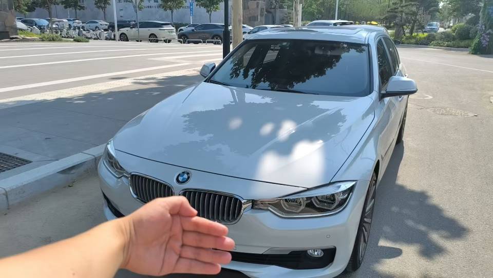 BMW 3 Series 2019 car image #2