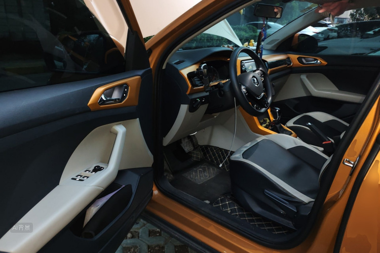 Volkswagen T-Cross 2019 car image #18