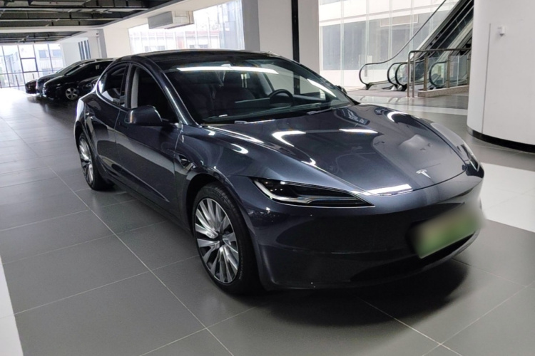 Tesla Model 3 2025 car image #4