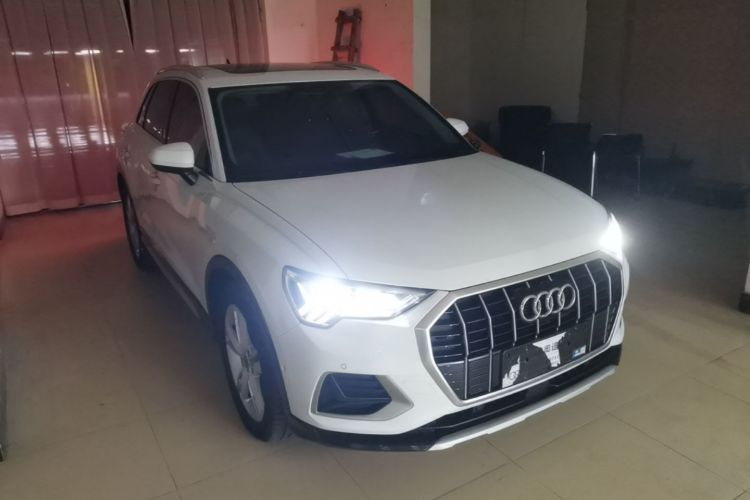 Audi Q3 2022 car image #4