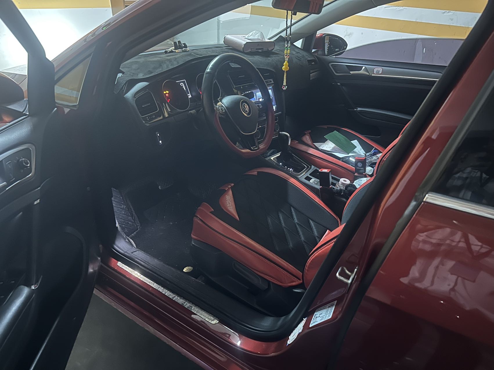Volkswagen Golf 2018 car image #2