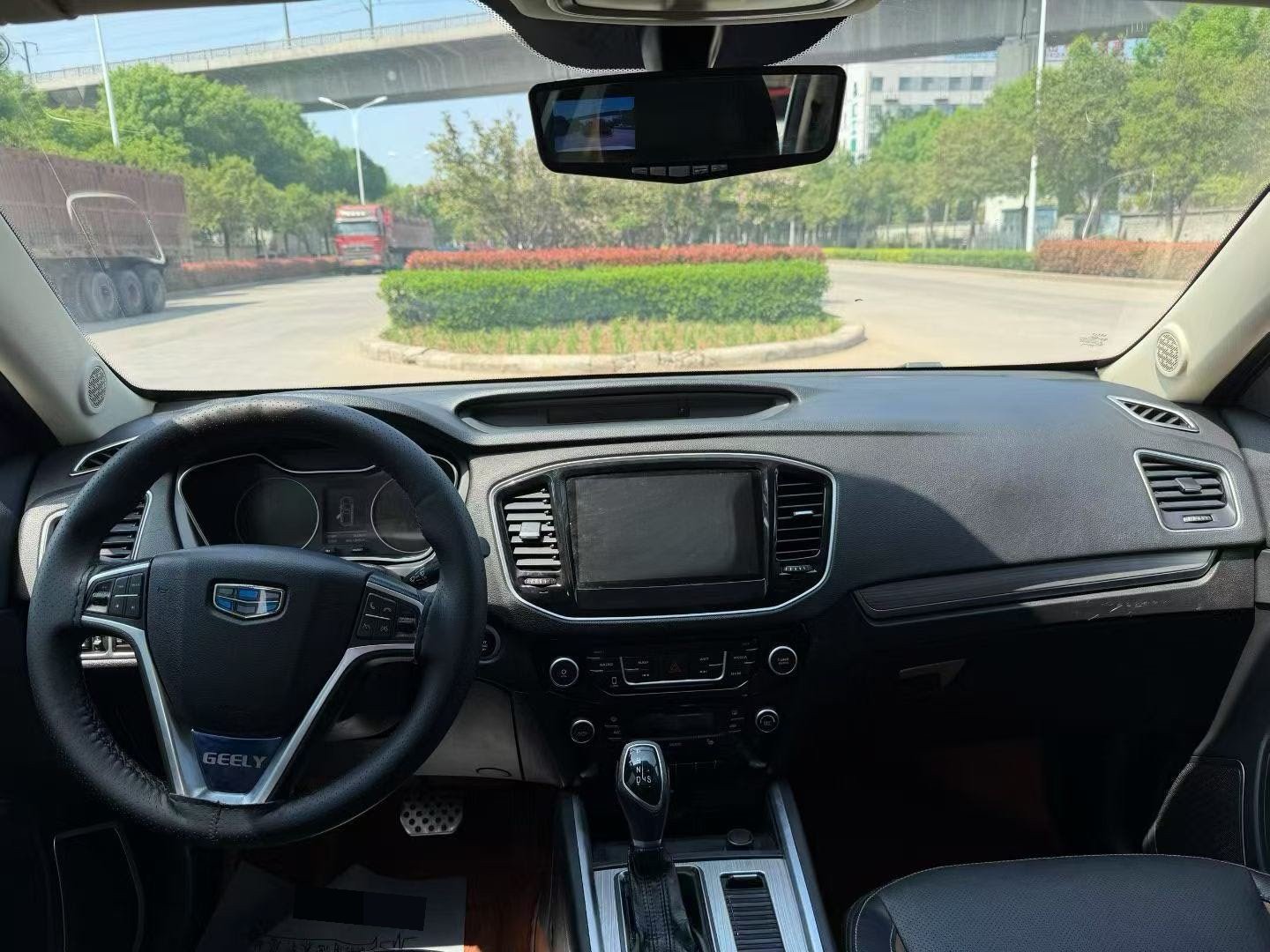 GEELY Vision X6 2017 immagine di auto #9