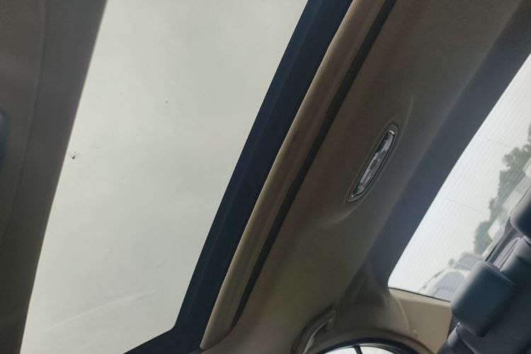 GEELY Emgrand 2019 car image #18