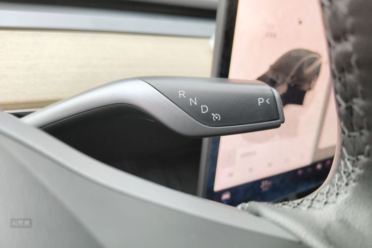Tesla Model Y 2023 car image #16