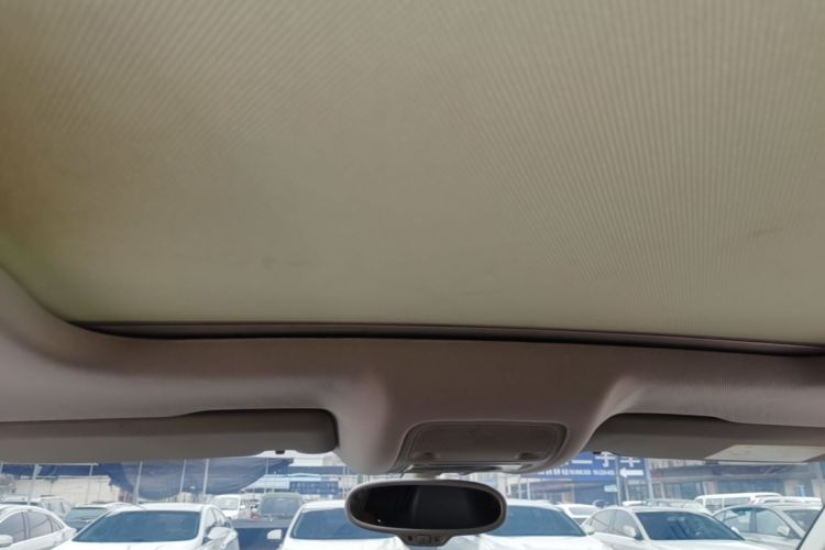 Audi Q3 2016 car image #18