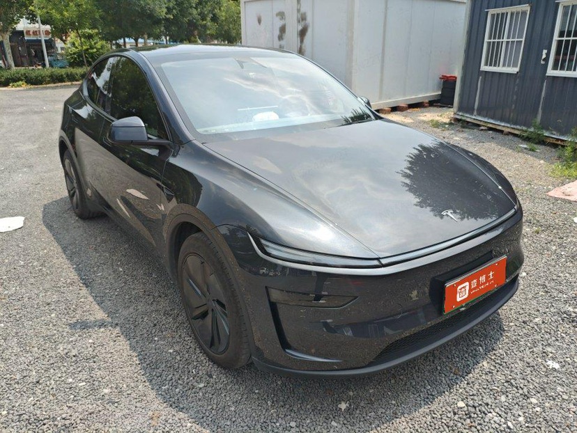 Tesla Model Y 2025 #2 Tesla Model Y 2025 car image #2