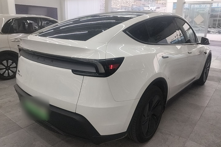 Tesla Model Y 2025 #7 Tesla Model Y 2025 car image #7