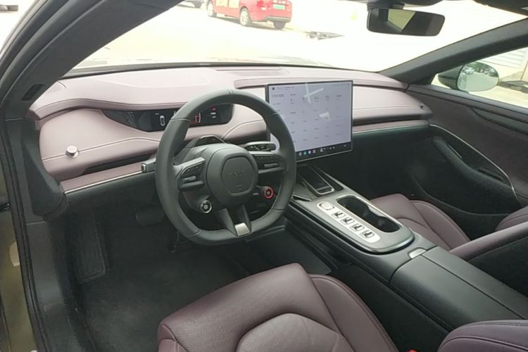 MI SU7 2025 immagine di auto #11