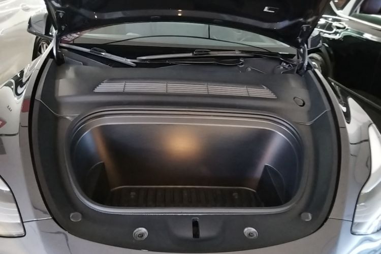 Tesla Model Y 2024 car image #20