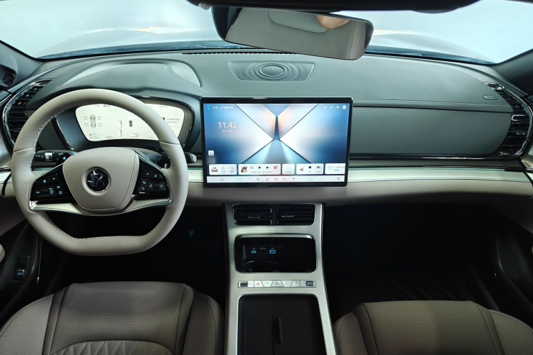 BYD Han 2025 car image #9