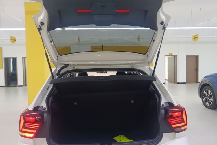 Volkswagen Polo 2021 car image #19