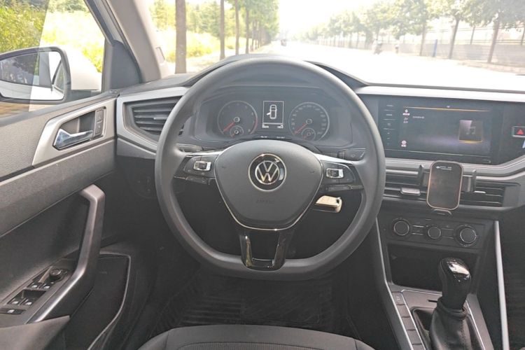 Volkswagen Polo 2021 car image #11