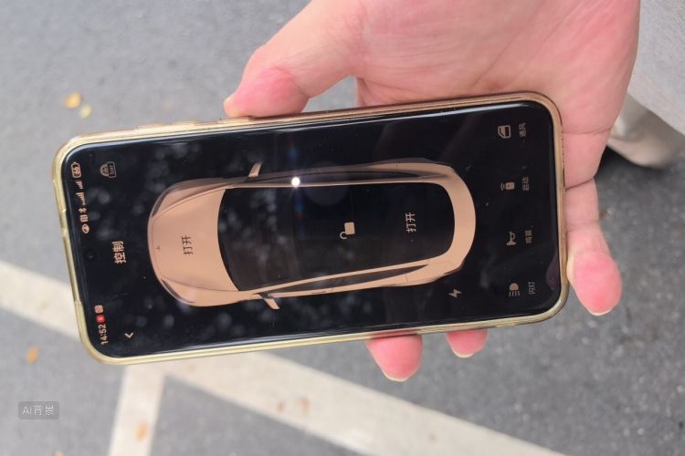 Tesla Model 3 2025 car image #10