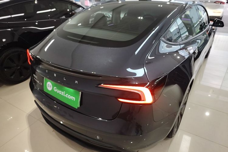 Tesla Model 3 2025 car image #7