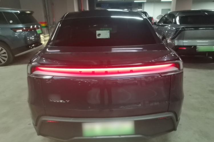 Tesla Model Y 2025 car image #6