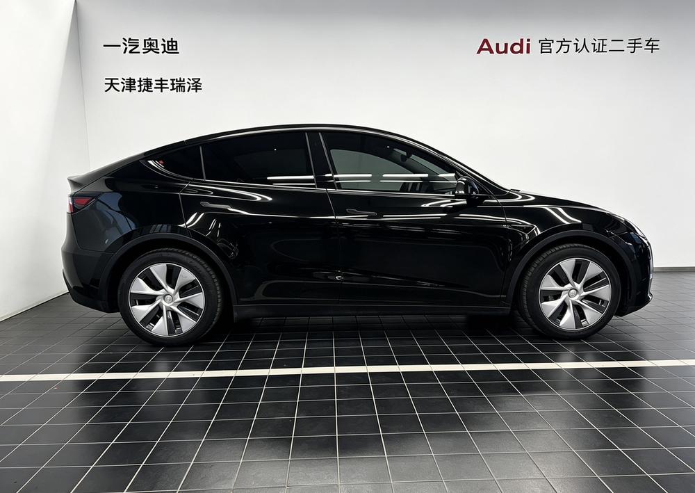 Tesla Model Y 2021 #8 Tesla Model Y 2021 car image #8