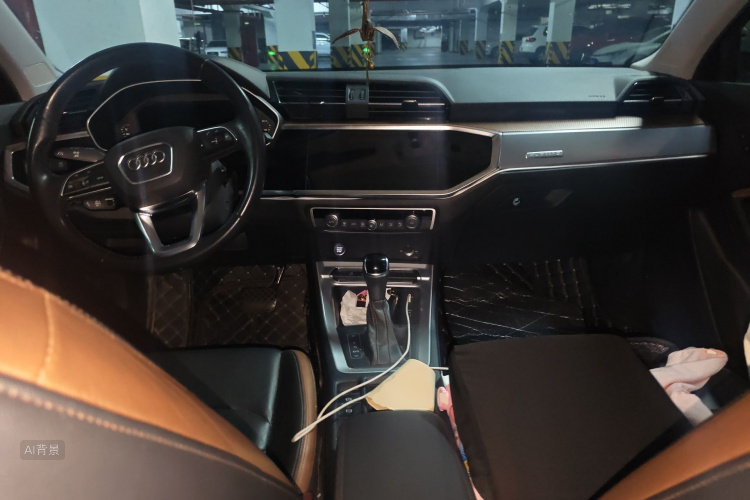 Audi Q3 2020 car image #11