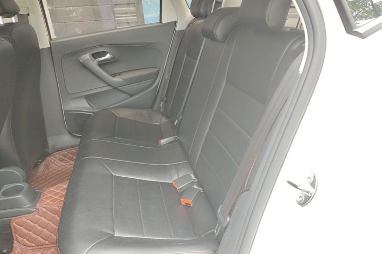 Volkswagen Polo 2016 car image #17