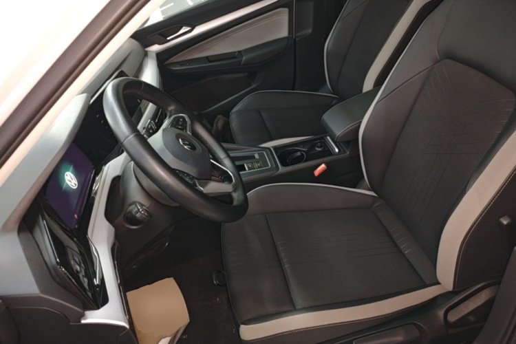 Volkswagen Golf 2022 car image #19
