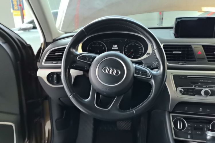 Audi Q3 2016 car image #11