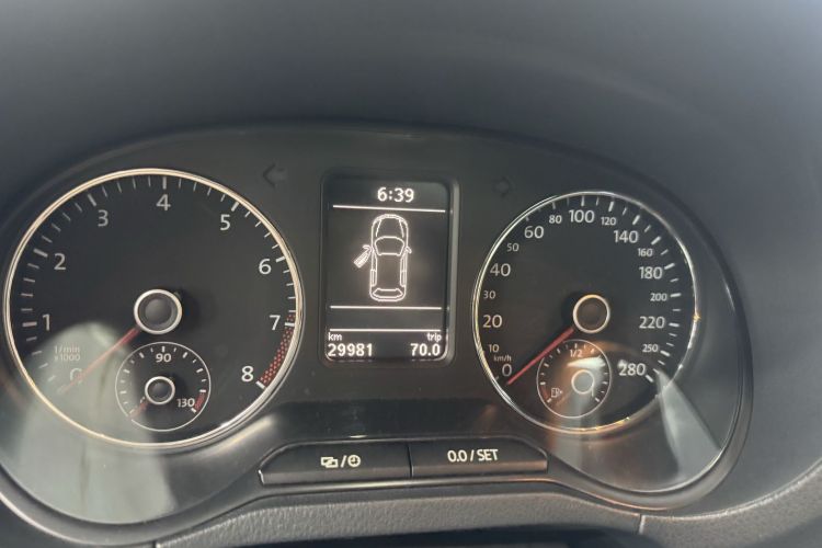 Volkswagen Polo 2016 car image #9
