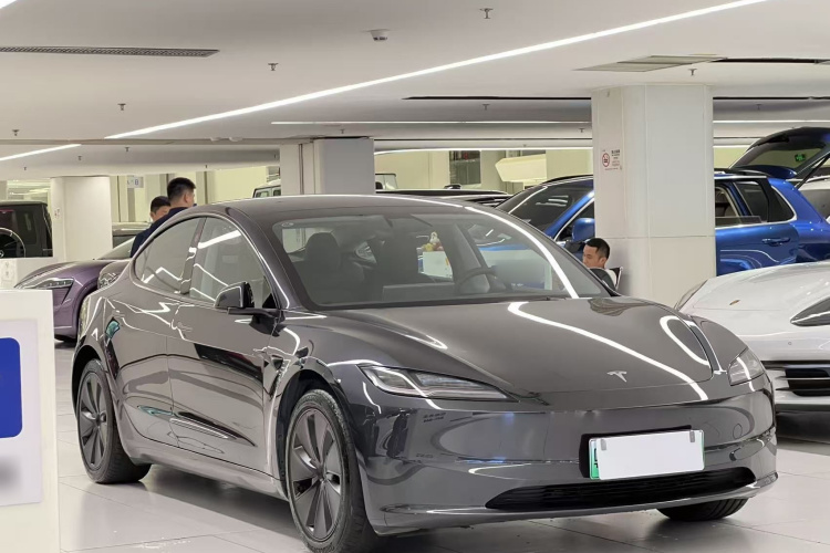 Tesla Model 3 2025 car image #7