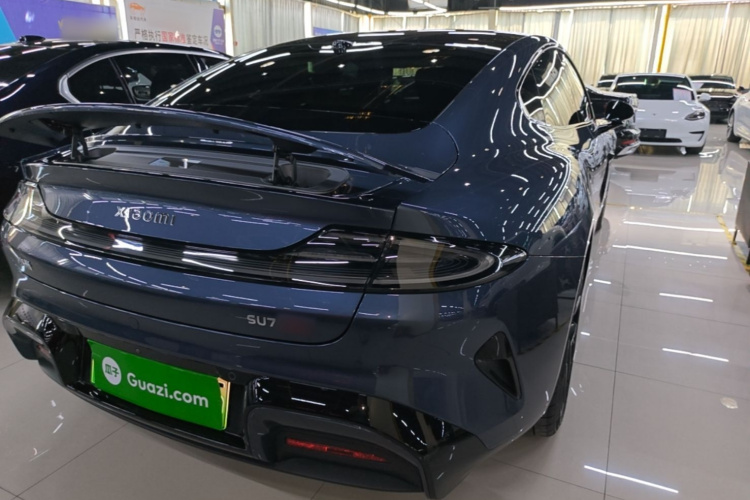 MI SU7 2025 immagine di auto #5