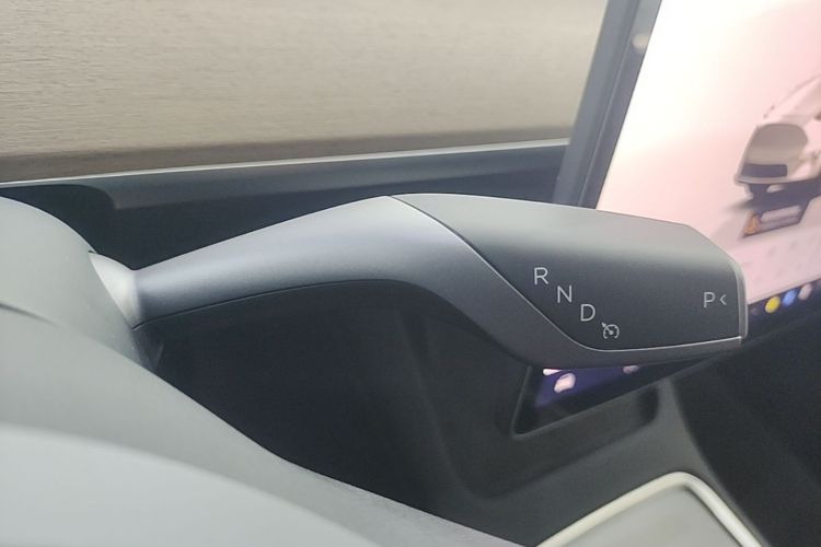 Tesla Model Y 2022 #14 Tesla Model Y 2022 car image #14
