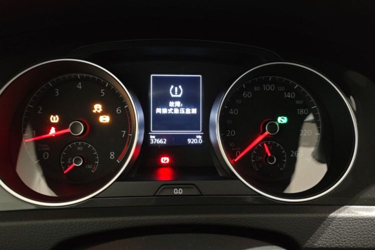 Volkswagen Golf 2017 car image #13