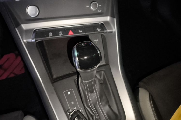 Audi Q3 2019 #14 Audi Q3 2019 car image #14