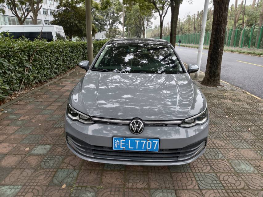 Volkswagen Golf 2022 car image #2