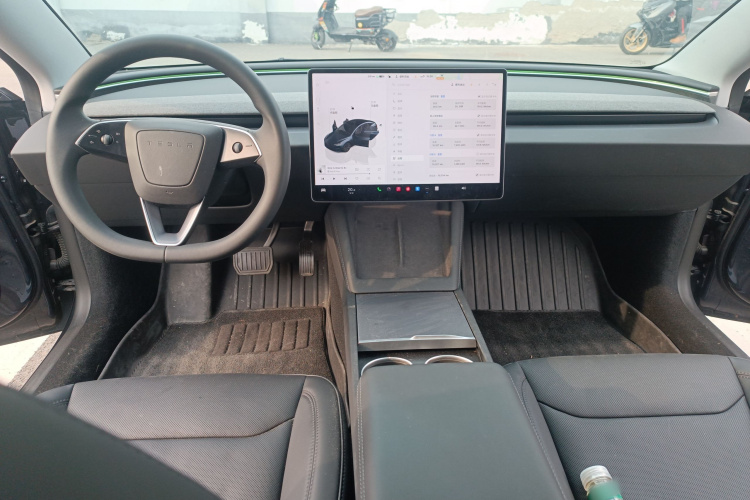Tesla Model 3 2024 car image #12