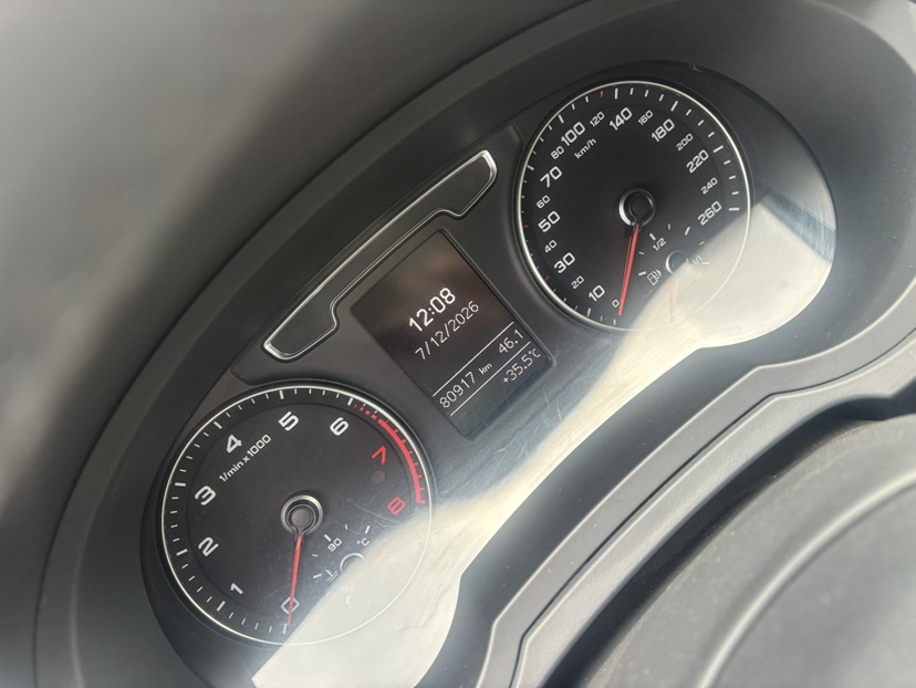 Audi Q3 2016 car image #7