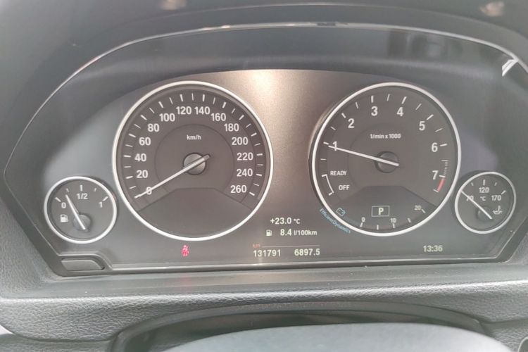 BMW 3 Series 2019 car image #12