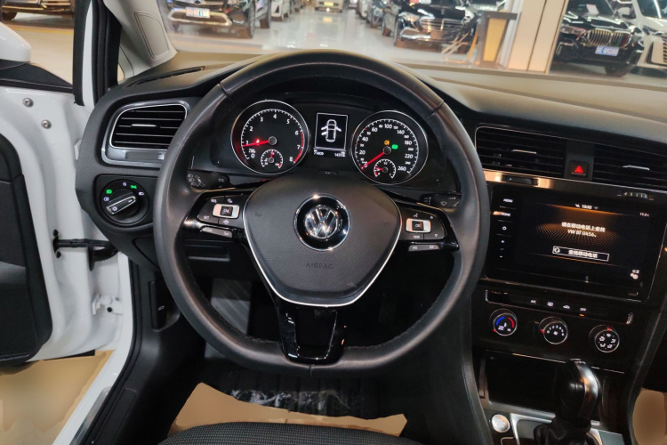 Volkswagen Golf 2020 изображение автомобиля #18