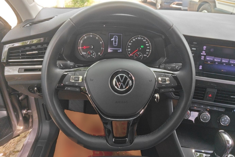 Volkswagen Bora 2021 car image #11