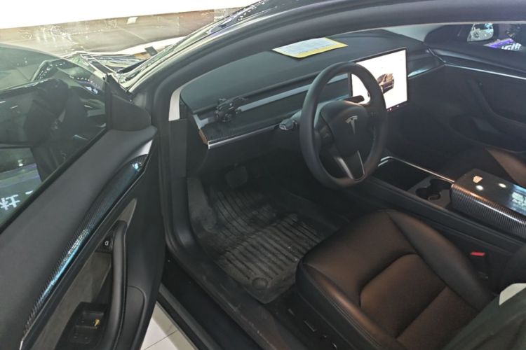 Tesla Model 3 2022 car image #12