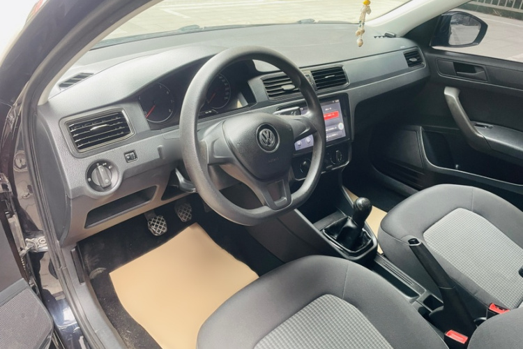 Volkswagen Santana 2017 car image #17