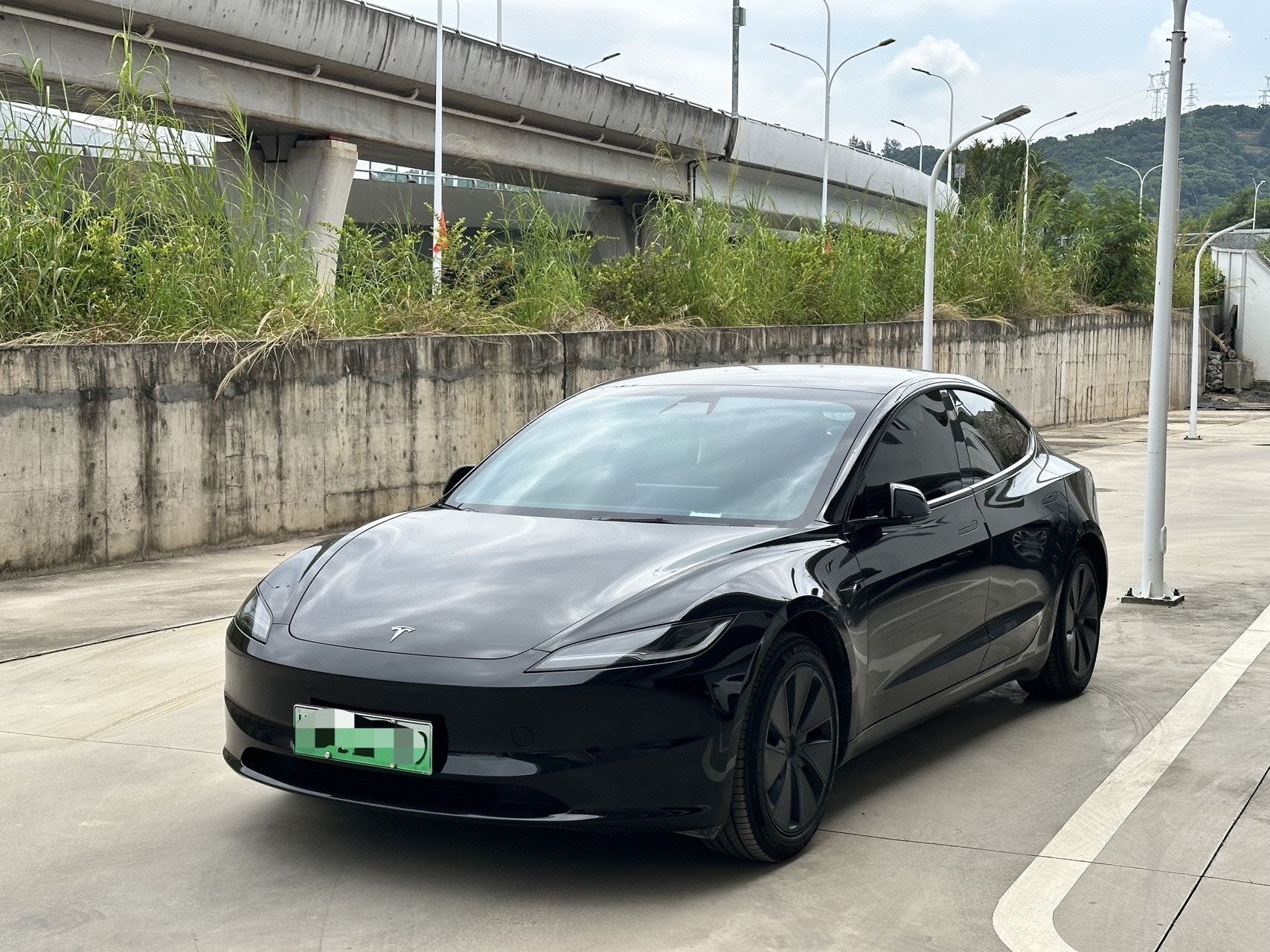 Tesla Model 3 2024 car image 