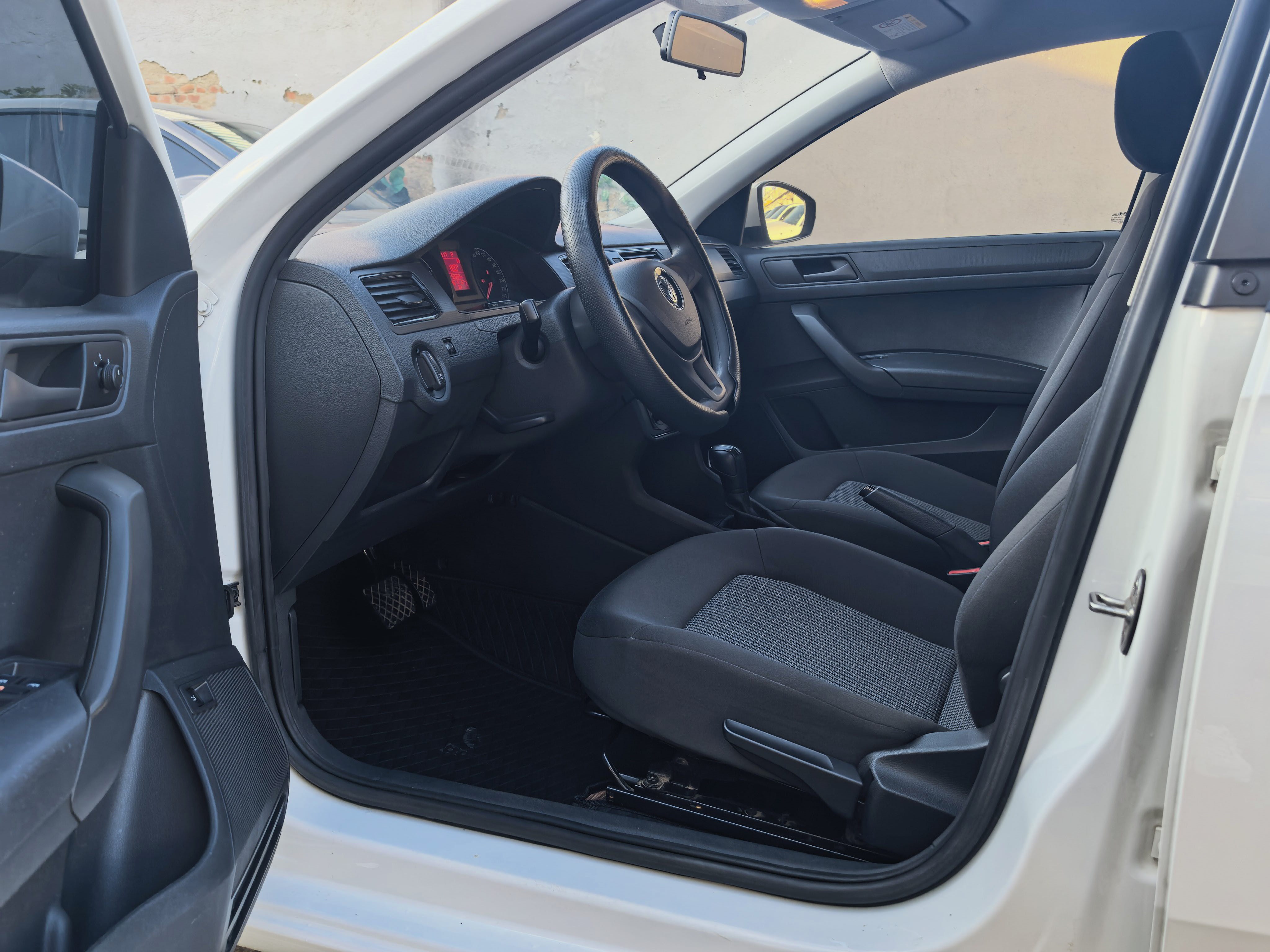 Volkswagen Santana 2018 car image #5