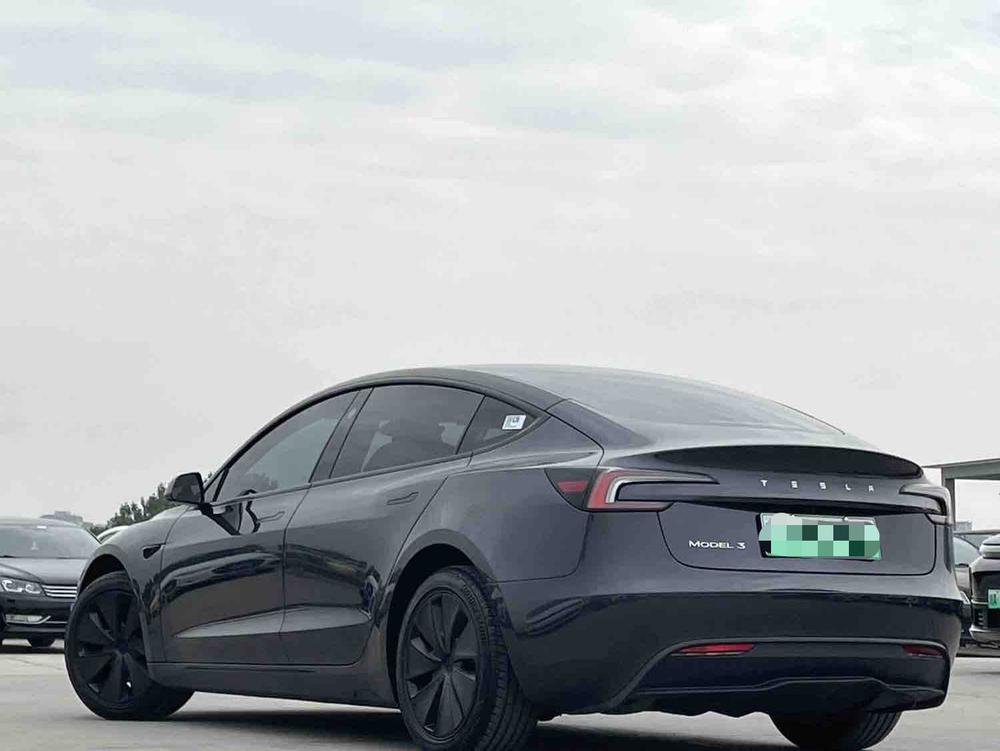 Tesla Model 3 2025 car image #5
