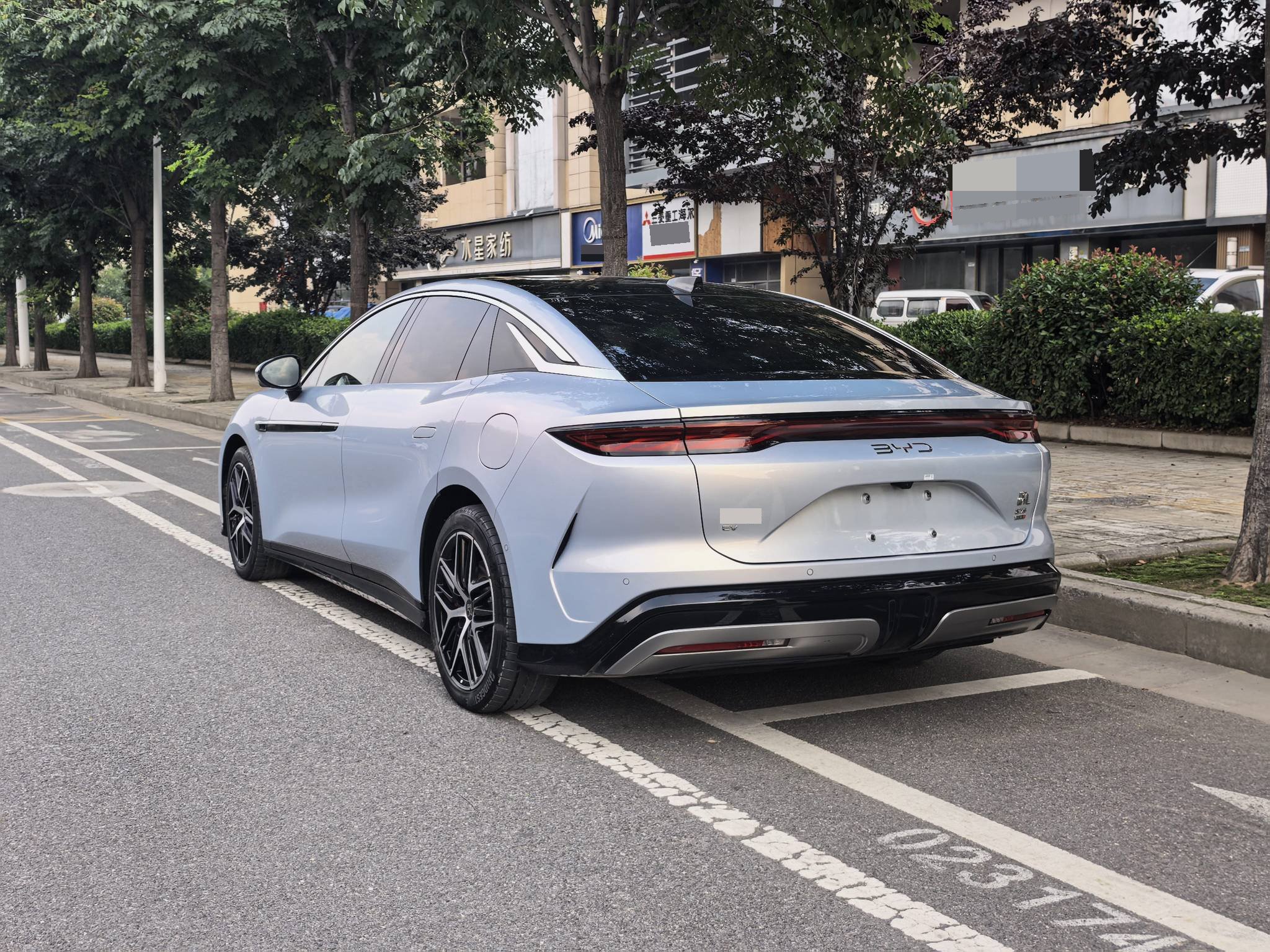BYD HanL 2025 car image #14