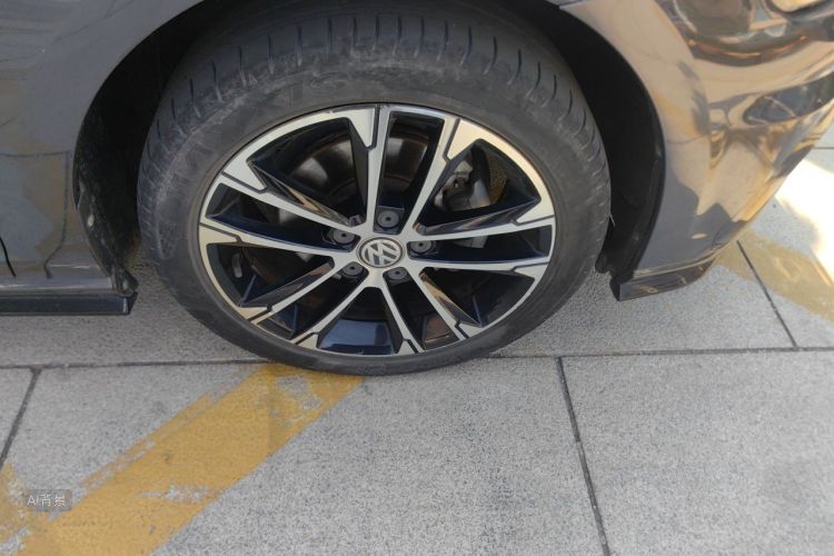 Volkswagen Golf 2018 car image #9
