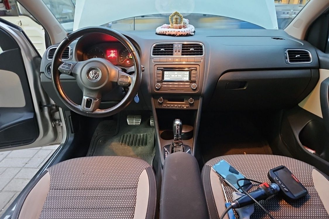 Volkswagen Polo 2012 #21 Volkswagen Polo 2012 car image #21