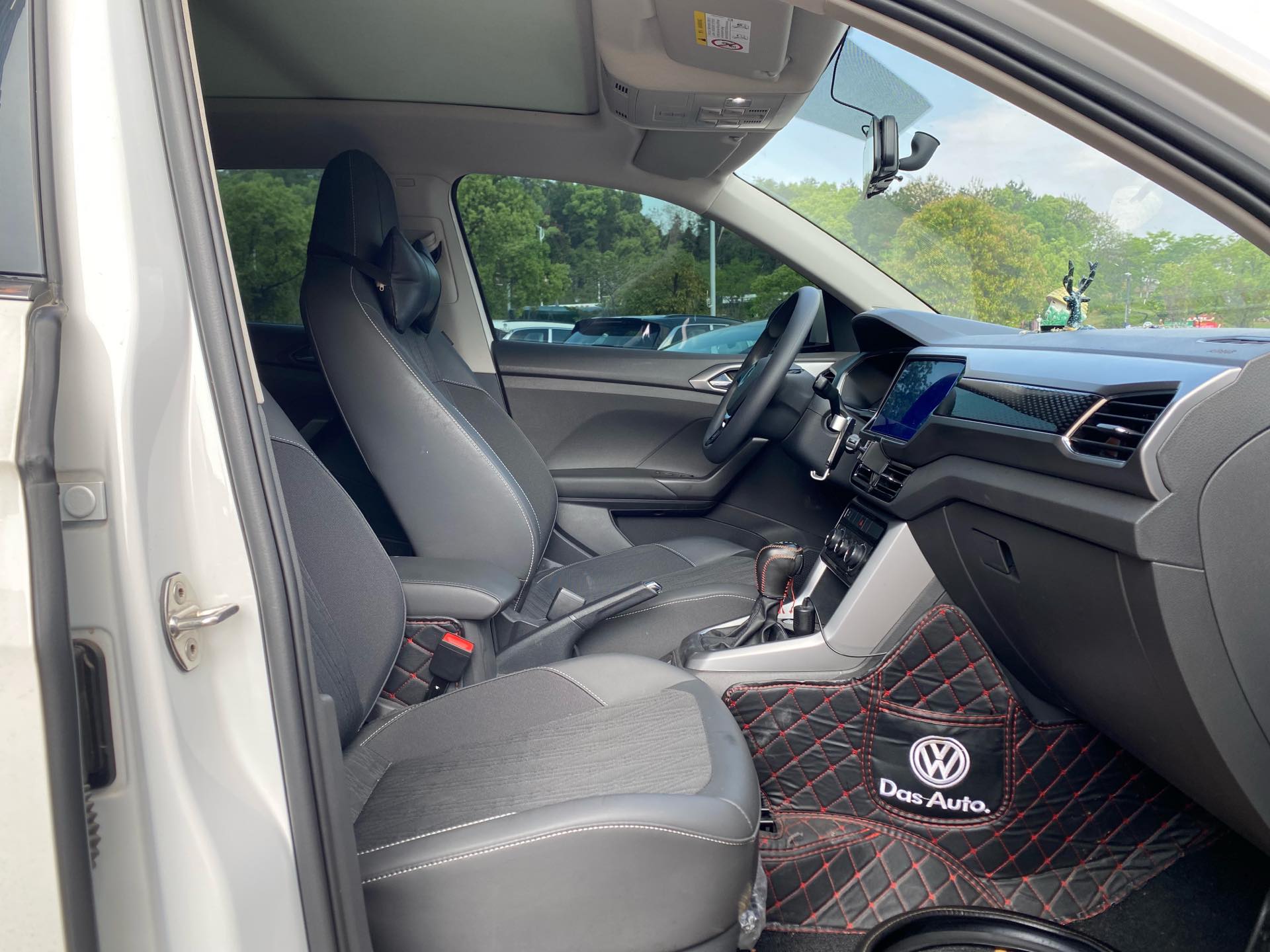 Volkswagen T-Cross 2021 car image #5