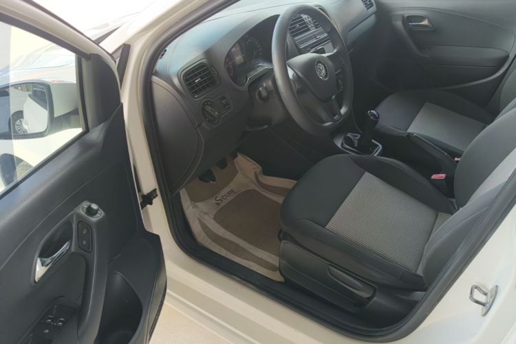 Volkswagen Polo 2017 car image #16
